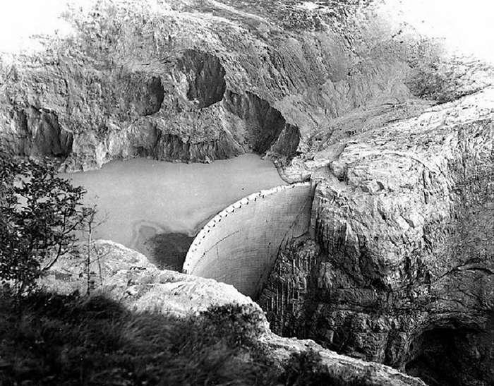 Плотина Вайонт в Италии: почему пришлось спустить водохранилище и бросить новую дамбу   Интересное