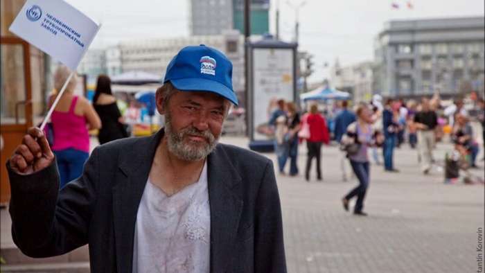 Защитник прав человека предложил российским семьям «усыновлять» бездомных Интересное