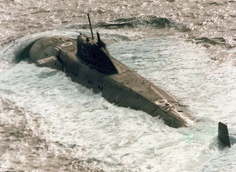 Как советские подводники авианосец таранили 