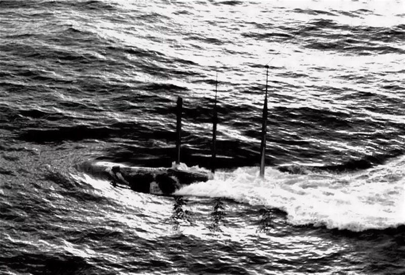 Как советские подводники авианосец таранили 