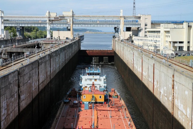 Как корабли преодолевают гидроэлектростанции? 