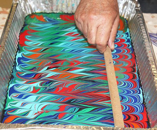 Марблинг — искусство, которое удивляет рисование по ткани