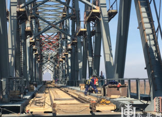 Росія завершила будівництво своєї частини ж/д моста через Амур