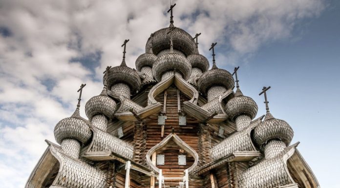 Цим деревяним церквам 300 років. Вони стоять, хоч у них немає жодного цвяха!