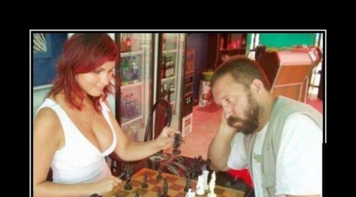 Коротше, одного боксера під час бою сильно побили — ніс зламаний…