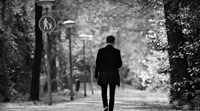 Борис винувато потупив погляд. Це ж треба так влипнути!