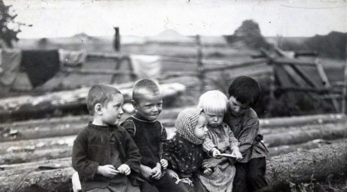 У давнину дітей дбайливіше. Це зараз їх виховують, вирощують, навчають і порають…