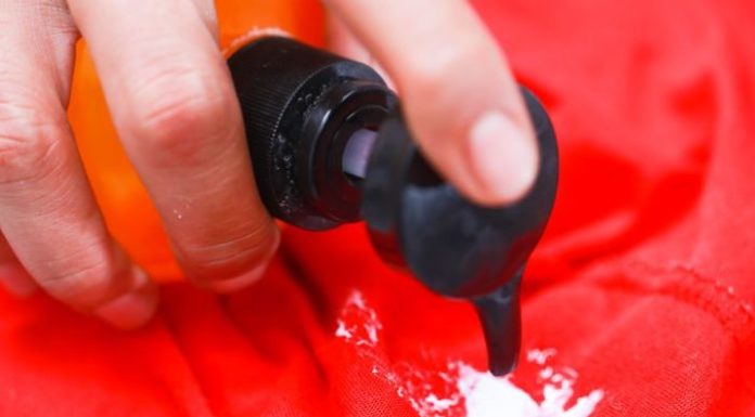 7 перевірених способів виведення фарби з одягу в домашніх умовах