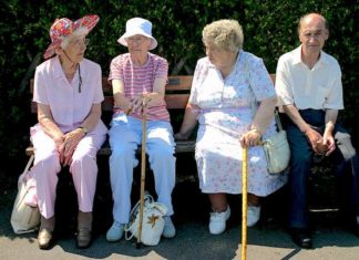 Світ перестає родити. Що буде з пустеющими країнами і за ким майбутнє людства?