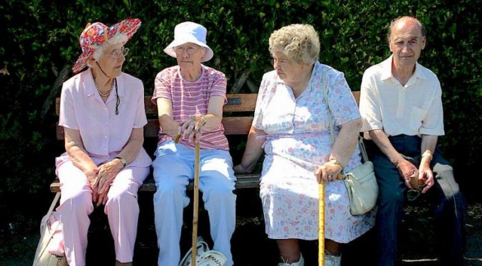 Світ перестає родити. Що буде з пустеющими країнами і за ким майбутнє людства?