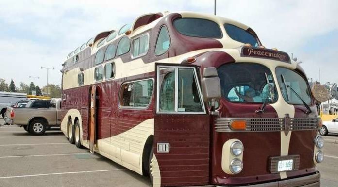 Peacemaker II — унікальний автобус, створений руками ентузіастів