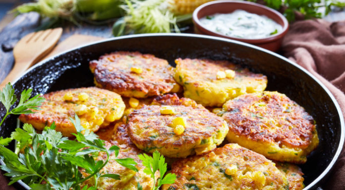 Оладки з кукурудзи з зеленню