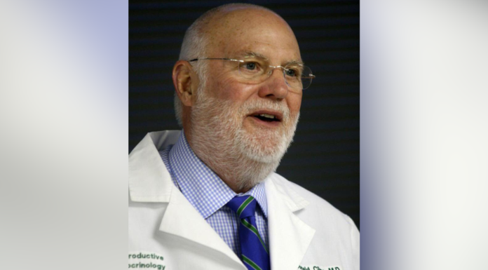 У гінеколога, який таємно запліднював пацієнток, знайшлося 48 дітей