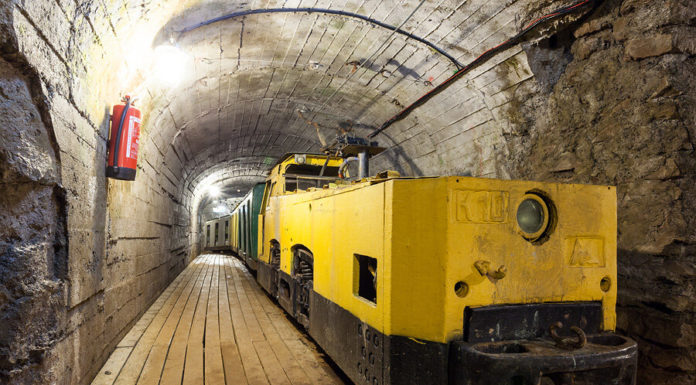 У Челябінській області в діючу шахту впустили… електровоз ! Ніхто не постраждав