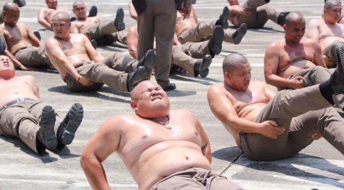 Знищення пуза – в Таїланді огрядних поліцейських відправляють в табір для товстих