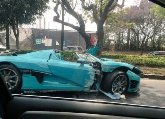 У Мексиці розбили унікальний суперкар Koenigsegg CCXR бірюзового кольору.
