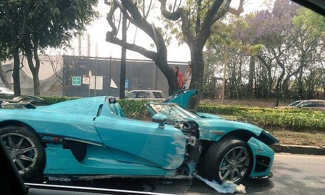 У Мексиці розбили унікальний суперкар Koenigsegg CCXR бірюзового кольору.