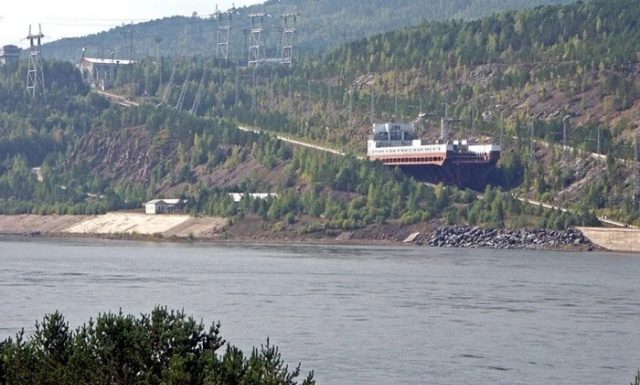 Як кораблі долають гідроелектростанції?