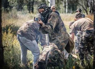 «Ми вбємо всіх росіян!» ИноСМИ про дитячих таборах на Україні, де виховують юних неонацистів