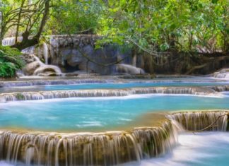 Водоспад Тат Куанг Сі в Лаосі