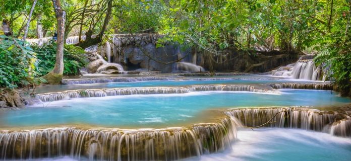 Водоспад Тат Куанг Сі в Лаосі