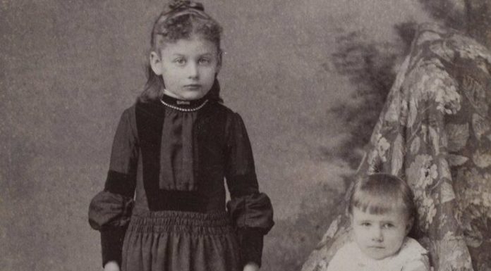 Шокуючі забави: чому діти XIX століття грали в похорон