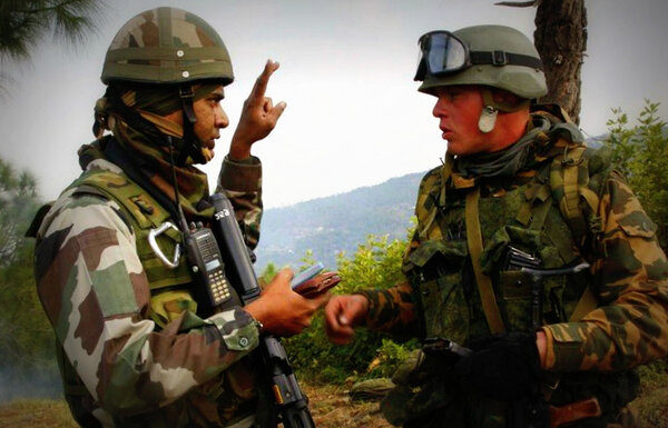 Російський солдат показав іноземцю як треба стріляти і отримав 10 діб відпустки