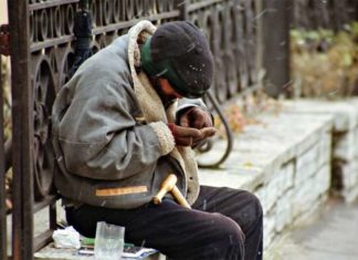 Захисник прав людини запропонував російським сімям «усиновляти» бездомних