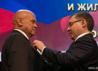 Російським міністрам замість премій рекомендували публічно хвалити підлеглих