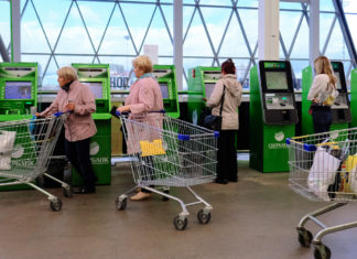 Ощадбанк у липні запустить послугу по зняттю готівки в касах магазинів