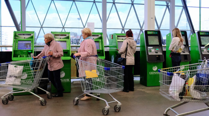 Ощадбанк у липні запустить послугу по зняттю готівки в касах магазинів