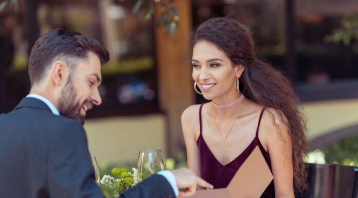 Чому варто проводити перше побачення з чоловіком в ресторані