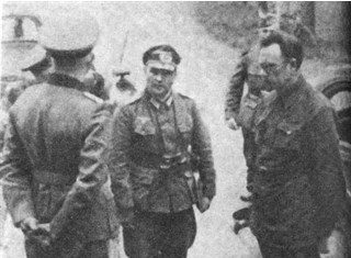 Кого видав німцям на першому допиті генерал-зрадник Власов