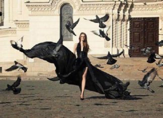 Розумна жінка. Ніяких питань і ревнощів. А у жінки на руках три штуки баксів і шикарне плаття