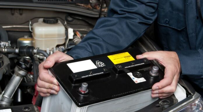 Водії зі стажем розібралися, що стає причиною гарантованої заміни акумулятора