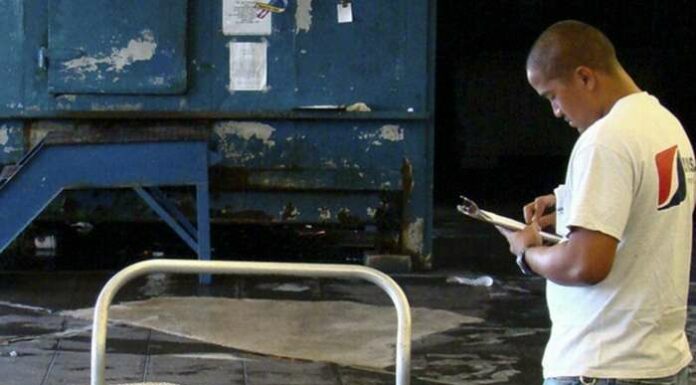 Начальство не помічало, що співробітник заводу 10 років байдикував на роботі