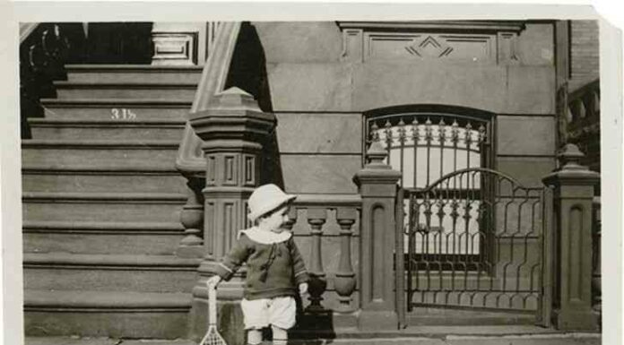 13 вінтажних фотографій, на яких людей переслідує тінь невідомого в капелюсі