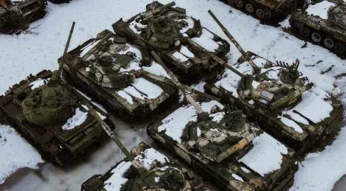 Фото: літаки, танки і кораблі, які гниють в різних куточках світу