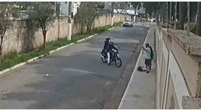 Автолюбитель покарав вуличних грабіжників