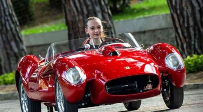 Зменшена електрична копія ferrari 250 testa rossa для підлітків
