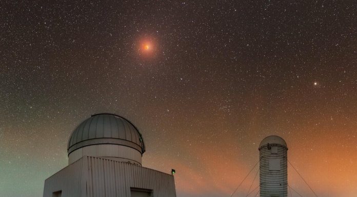Зачаровує місячне затемнення: космічний шедевр, захоплений у Чилі