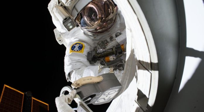 Астронавти NASA пишаються тим, що не мочаться в ліжко. Вони навіть тренуються.