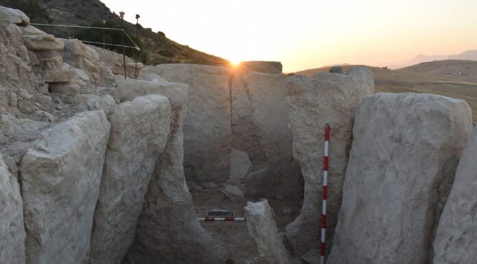 Кам’яна гробниця 5000-річної, виявлена в Іспанії, має довжину 43 фути, і у неї багато доісторичних зерен