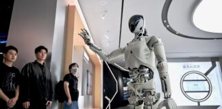 Чому роботи досі не можуть прасувати одяг: вічна проблема парадоксу Моравека