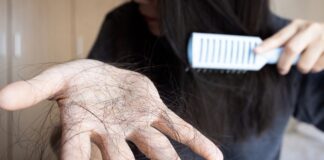 Стрес безпосередньо пошкоджує волосяні фолікули, викликаючи аутоімунне випадання волосся