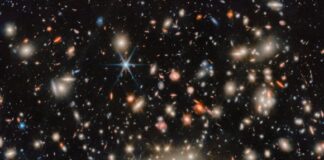 Телескоп Webb виявляє спотворені галактики у величезному скупченні