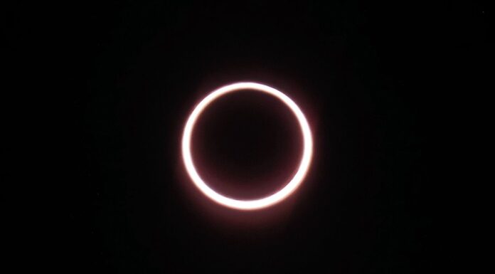 Рідкісне «Кільце вогню»: затемнення, короткочасно помічене над Антарктидою