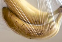 Expanze průmyslu plastů: Ropné společnosti zvyšují produkci navzdory znečištění