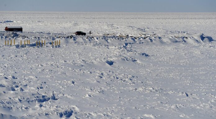 Екстремальна Зима на Озері Ері: Безпрецедентний Лід та Зростаючі Штормові Нагони