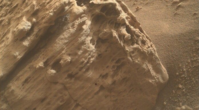 Curiosity Виявив Складні Скельні Освіта на Марсі, Натякаючи на Минуле Водне Активність